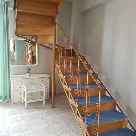 Spiros Family Apts *