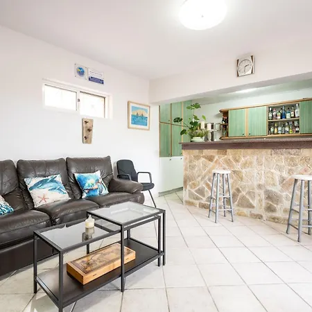 Spiros Family Apts * Laganas