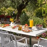 Spiros Family Apts Daire