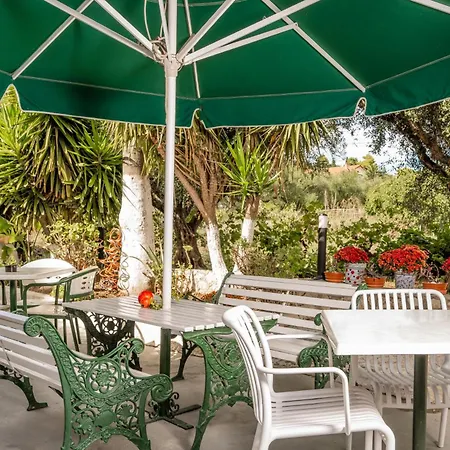 Spiros Family Apts Апартаменты