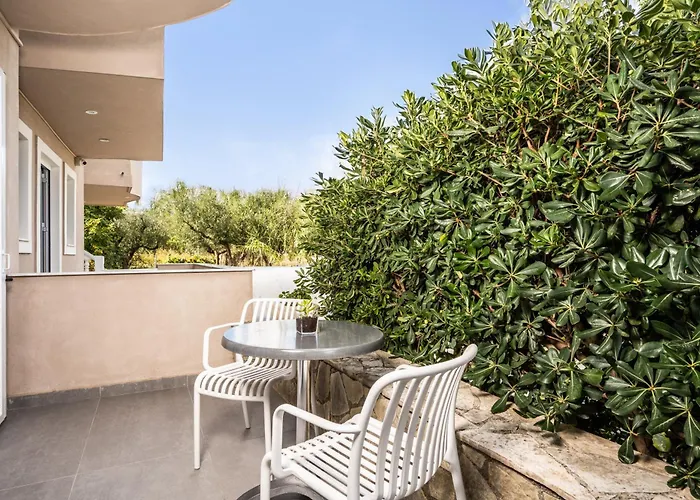 Spiros Family Apts شقة *