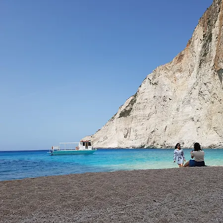 Spiros Family Apts לגאנאס