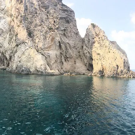 Spiros Family Apts דירה *